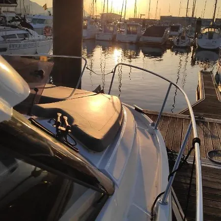 Båthotell Yate De Lujo En Costa Brava