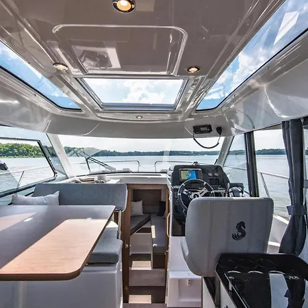 Yate De Lujo En Costa Brava Båthotell Girona